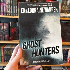 Ghost Hunters by Ed & Lorraine Warren